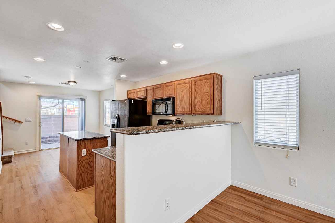 Diamond Bridge Avenue #1 - Photo 7 of 29