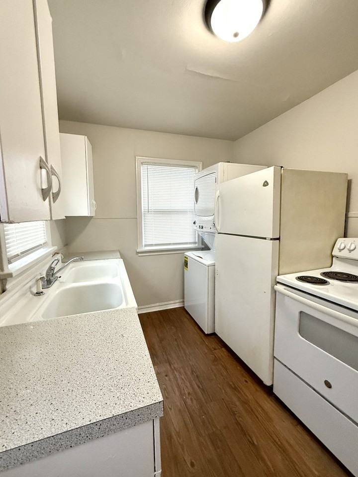 33 8th Avenue Northwest #1 - Photo 3 of 21