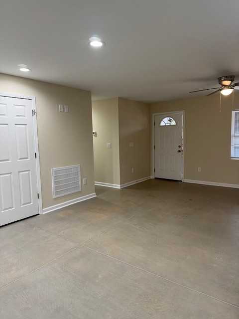 160 Cox Ave #B - Photo 5 of 12