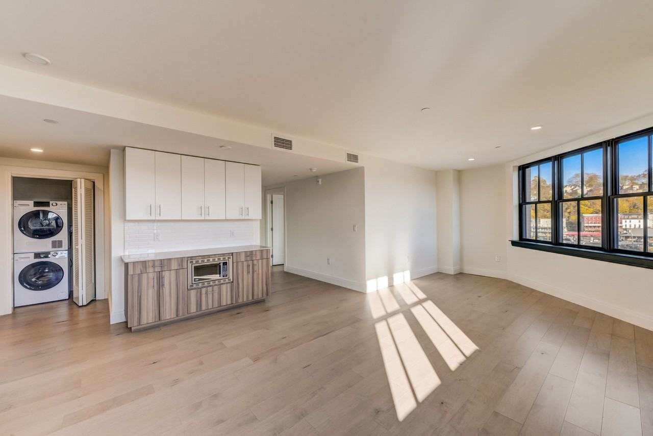 100 Northampton St #303