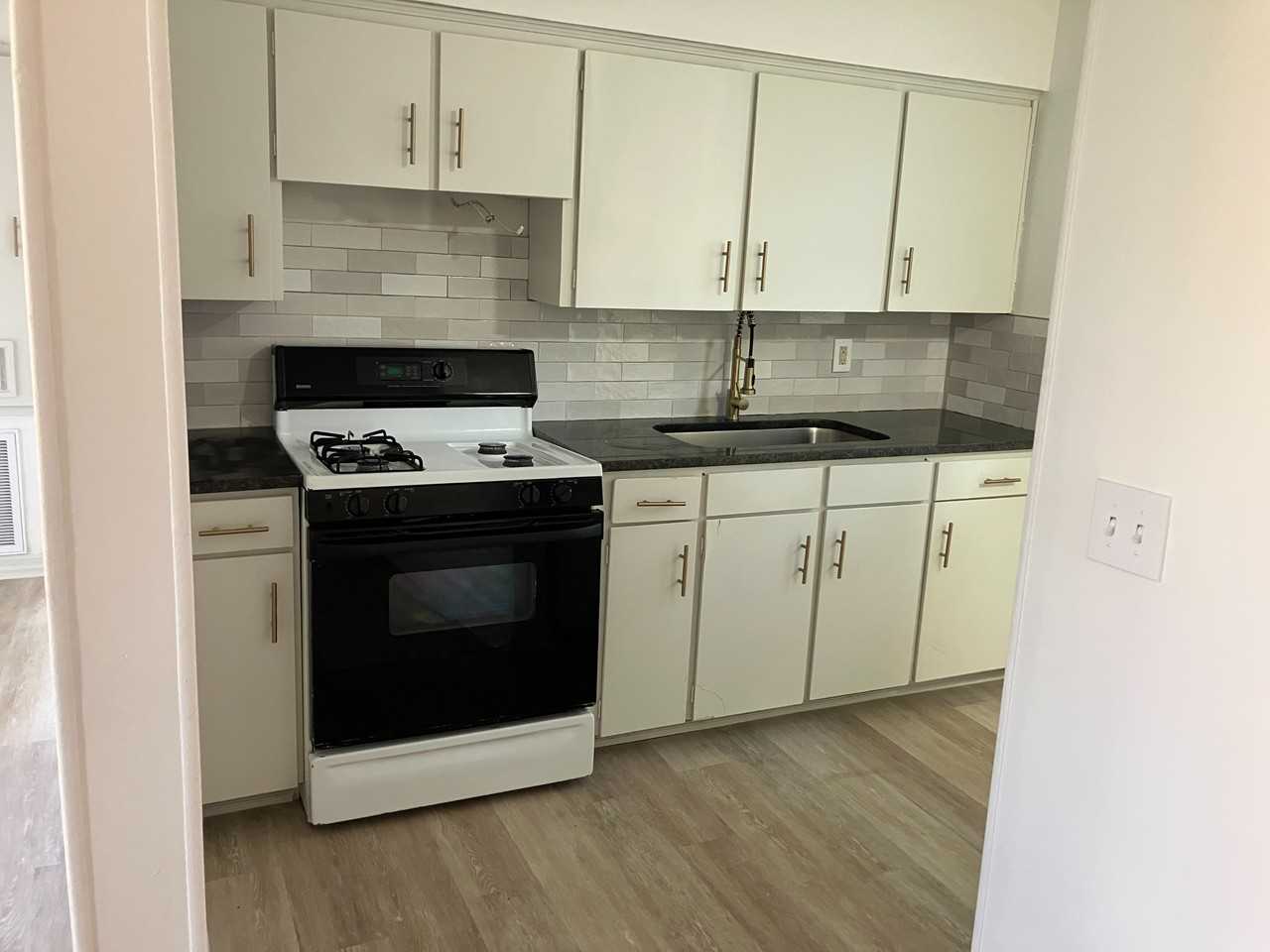 1415 Virginia St - Photo 2 of 5