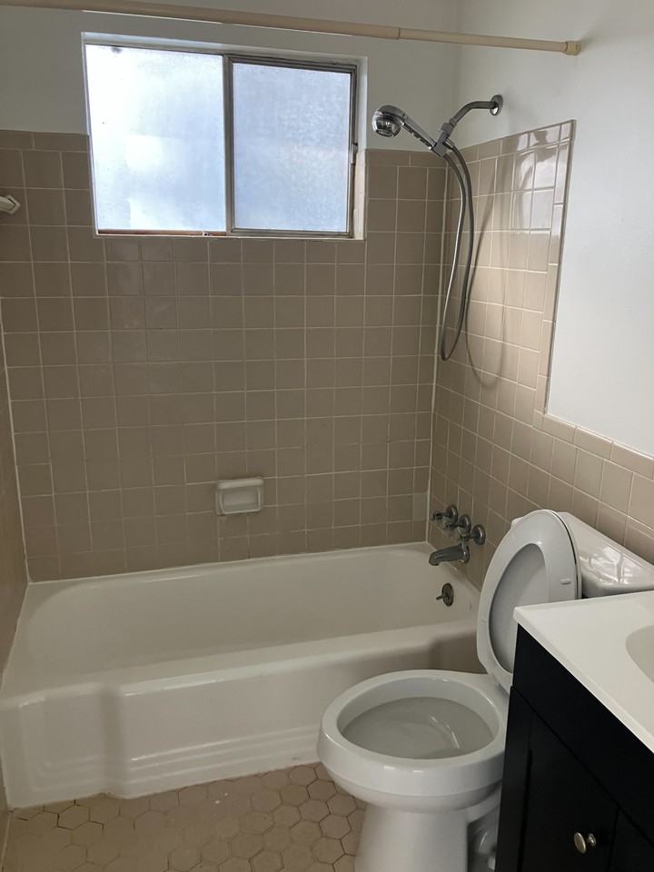 1415 Virginia St - Photo 4 of 5