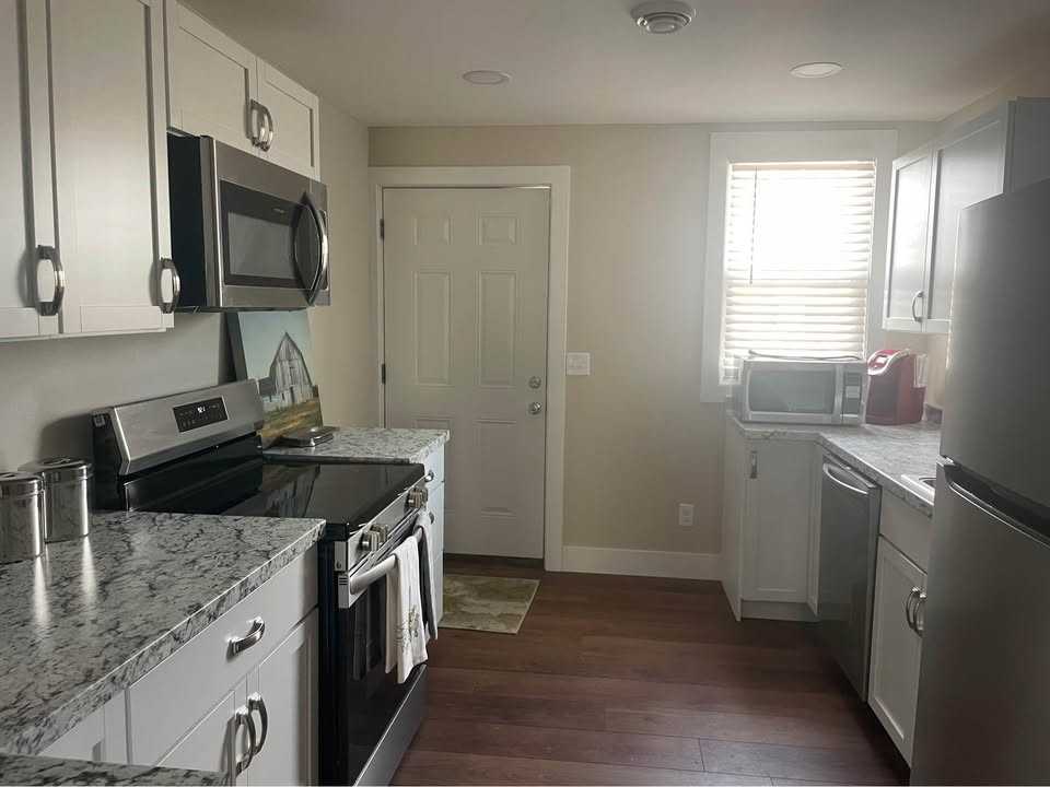 1576 Washington St - Photo 2 of 8