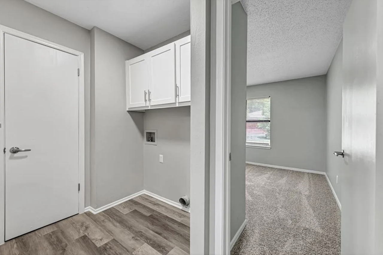 2734 N Arroyo Ave - Photo 3 of 9