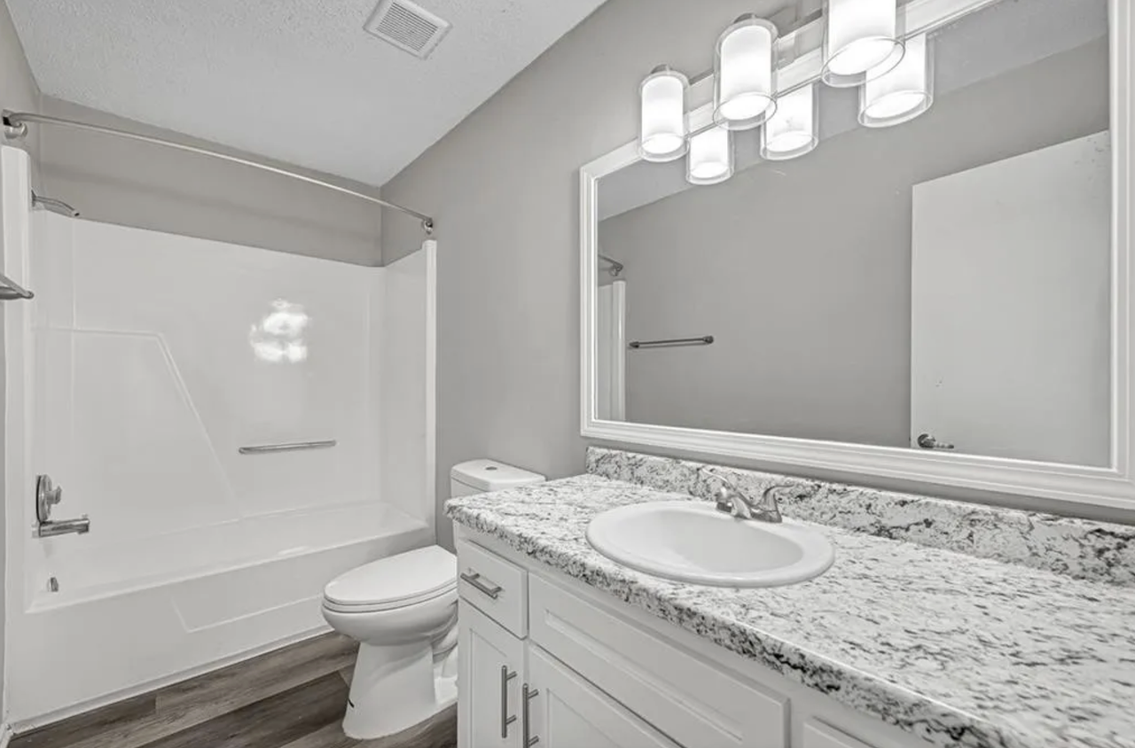 2734 N Arroyo Ave - Photo 4 of 9