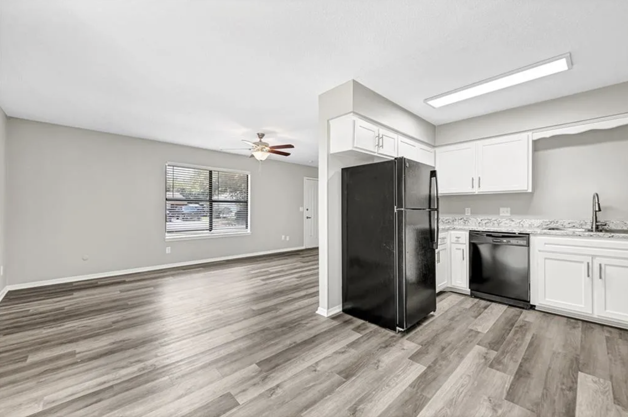 2734 N Arroyo Ave - Photo 6 of 9