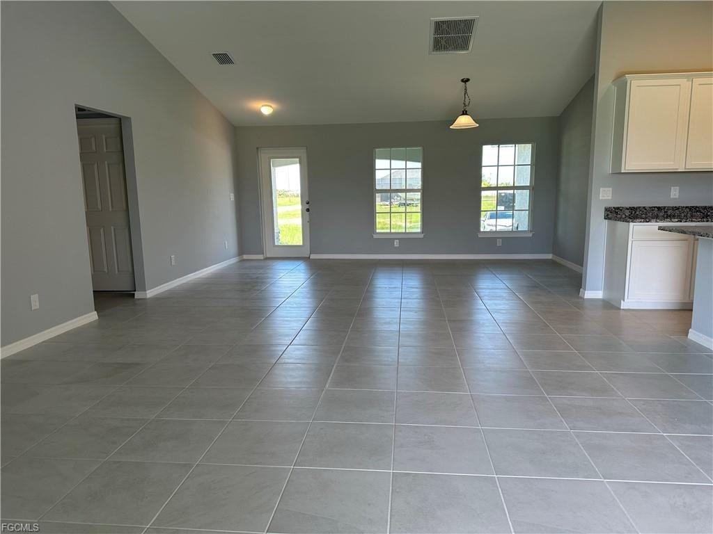 3756 Ne 13th Pl - Photo 5 of 18