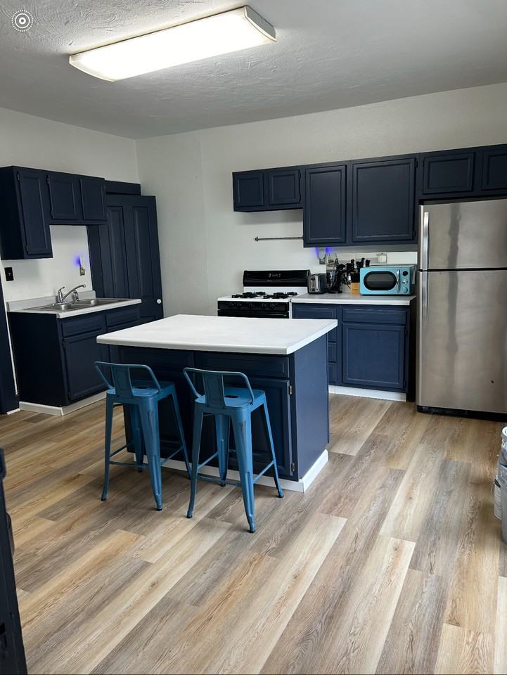 1613 N Van Buren St #B - Photo 2 of 17