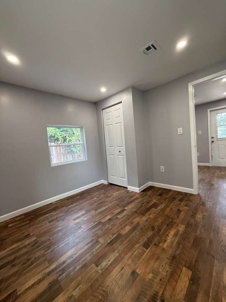 4265 Southwest 62nd Avenue #4265 - Photo 5 of 9