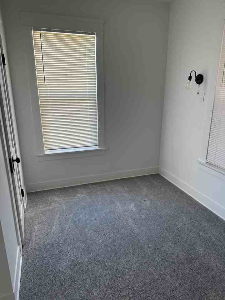 609 Sw Topeka Blvd #1 - Photo 2 of 17