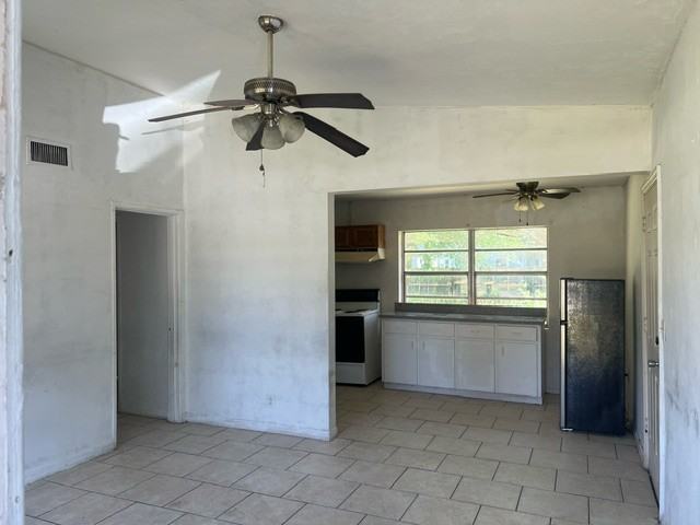 529 6th St #10 - Photo 3 of 18