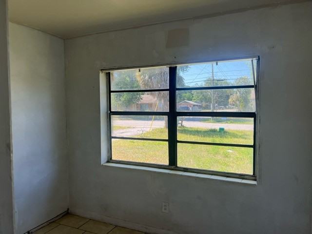 529 6th St #10 - Photo 4 of 18