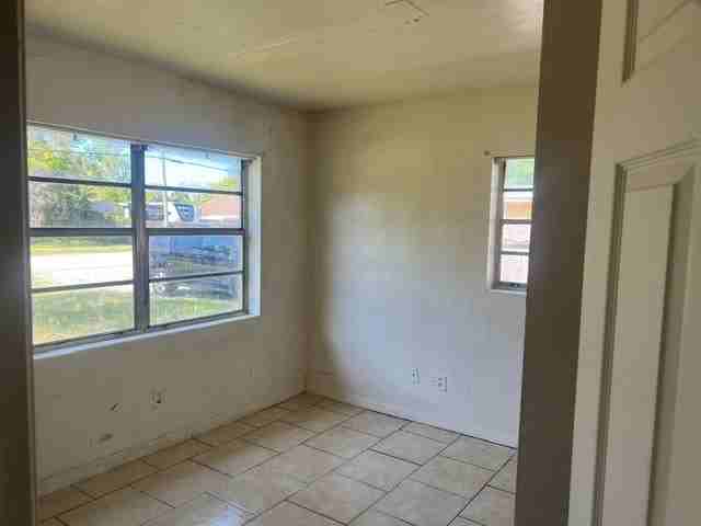 529 6th St #10 - Photo 5 of 18