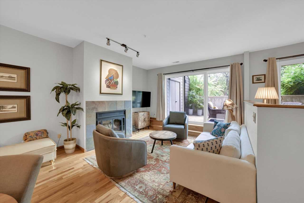 856 Walnut St - Photo 5 of 27