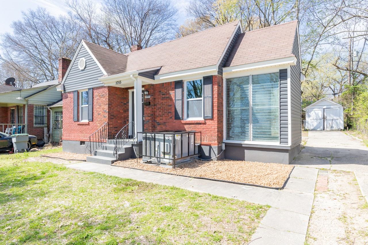 1055 University St #1 - Photo 3 of 21