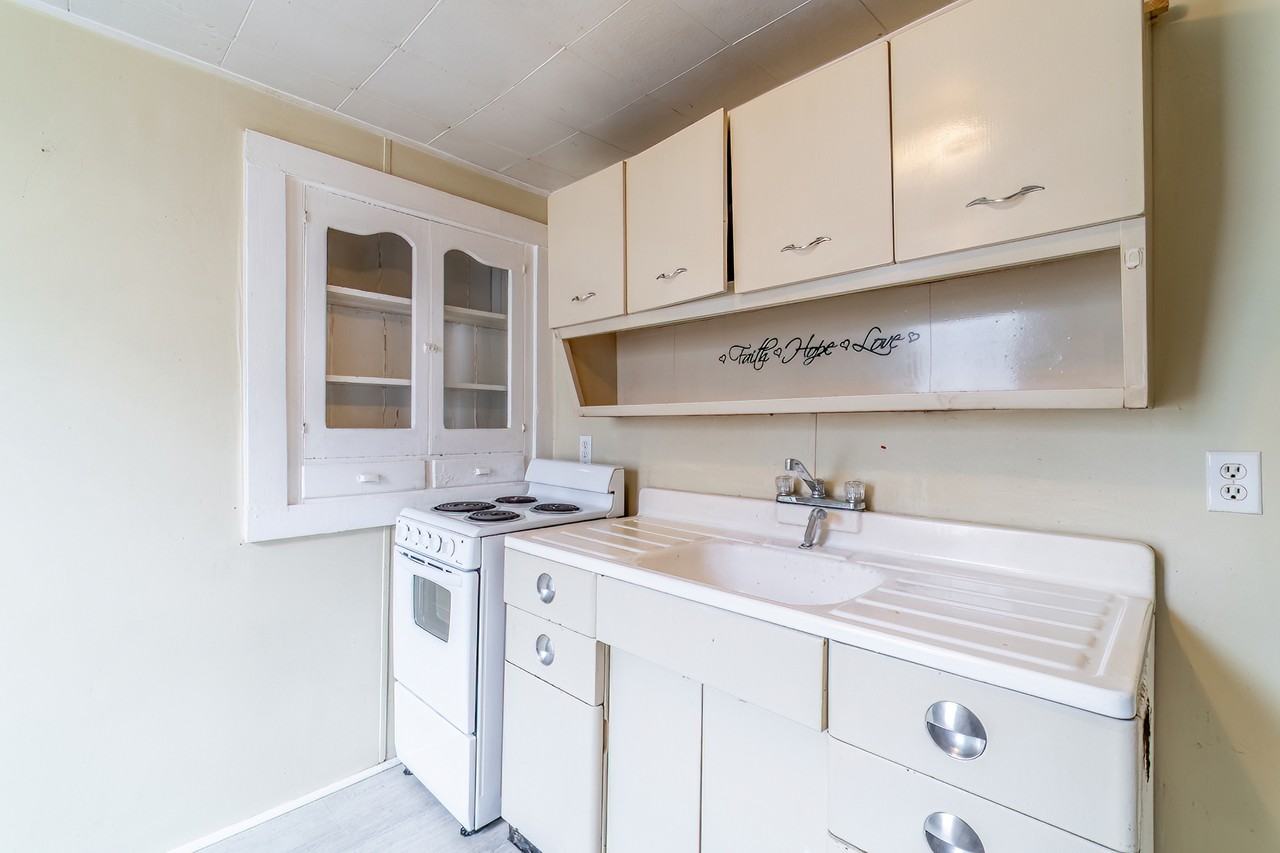 220 220 East Van Buren StreetApartment 2 #2 - Photo 3 of 18