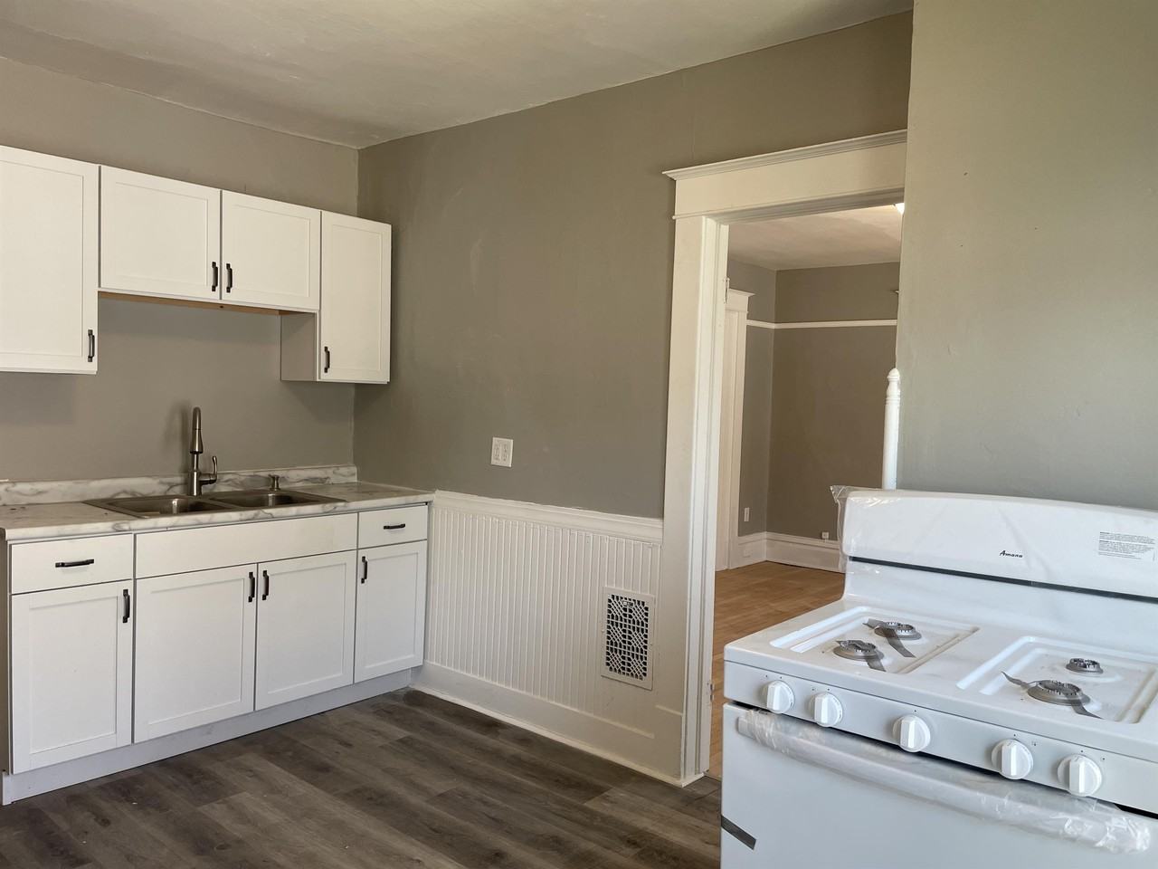 312 Broad Street - Photo 3 of 16