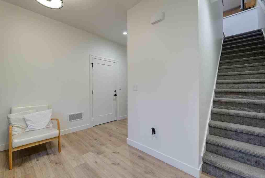 923 E Otjen St #925EOTJEN - Photo 2 of 18