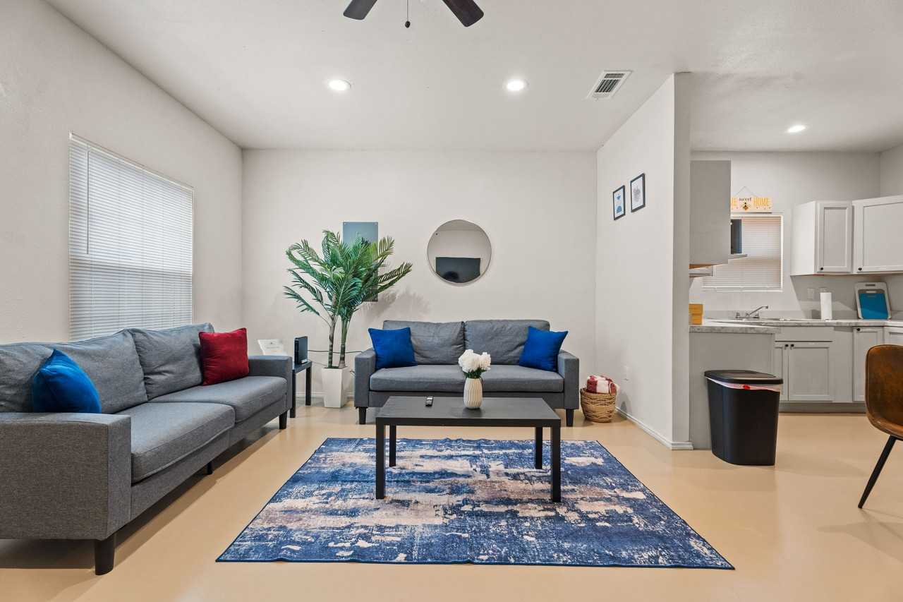 3115 N Grand Ave #1 - Photo 2 of 11