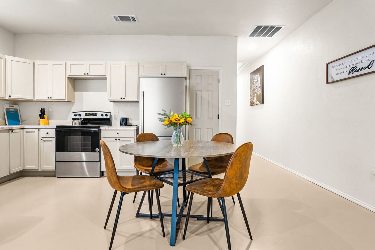 3115 N Grand Ave #1 - Photo 4 of 11