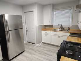 151 S Green St #4 - Photo 1 of 1