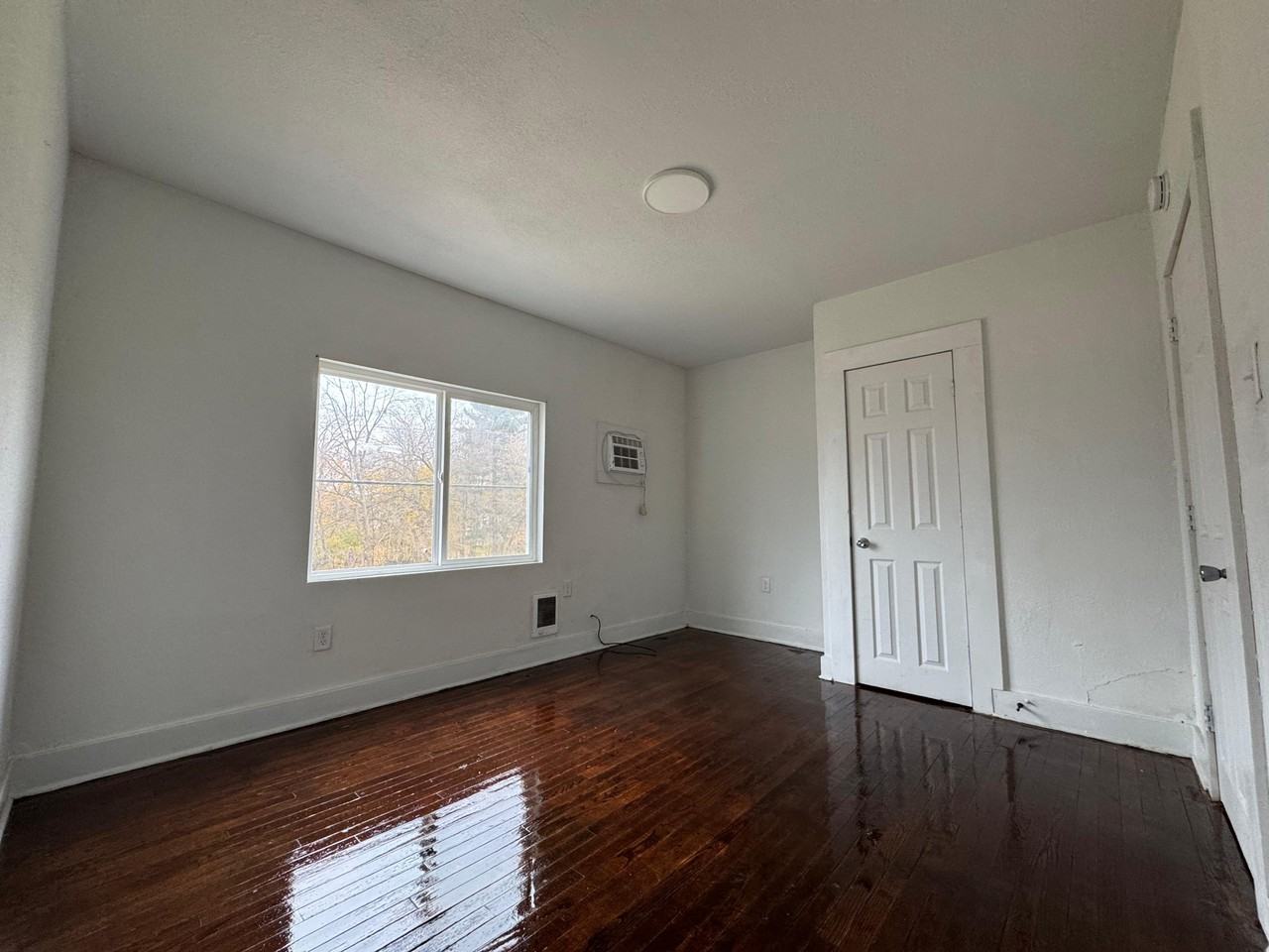 542 N Scott St #1 - Photo 7 of 20