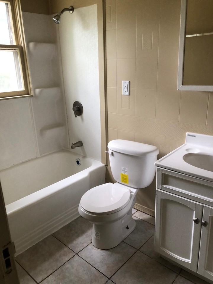 1133 W Bryan St #1 - Photo 7 of 8