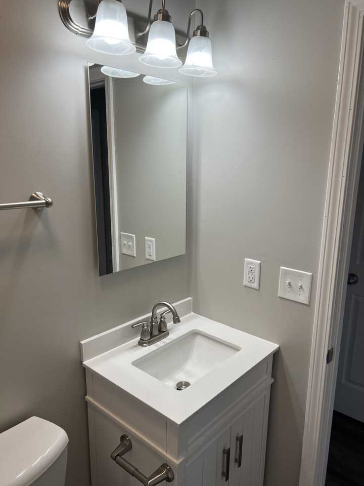 605 Lakeshore Drive #4 - Photo 4 of 8