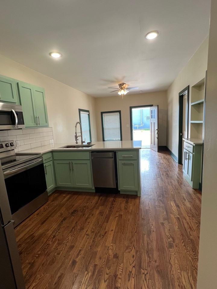 1347 E Haskell St #1 - Photo 6 of 38