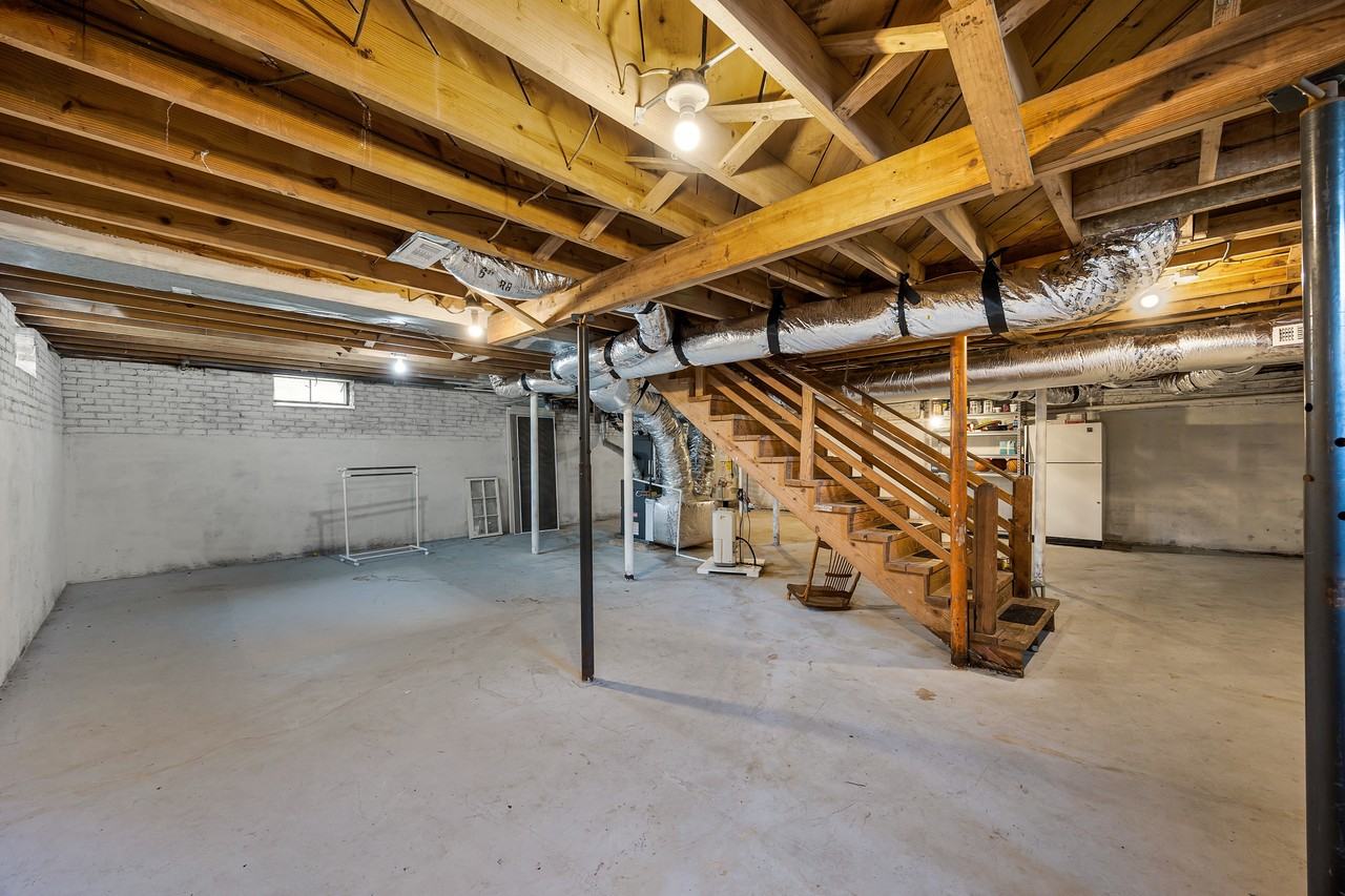 1056 Campbell Street #1 - Photo 4 of 29