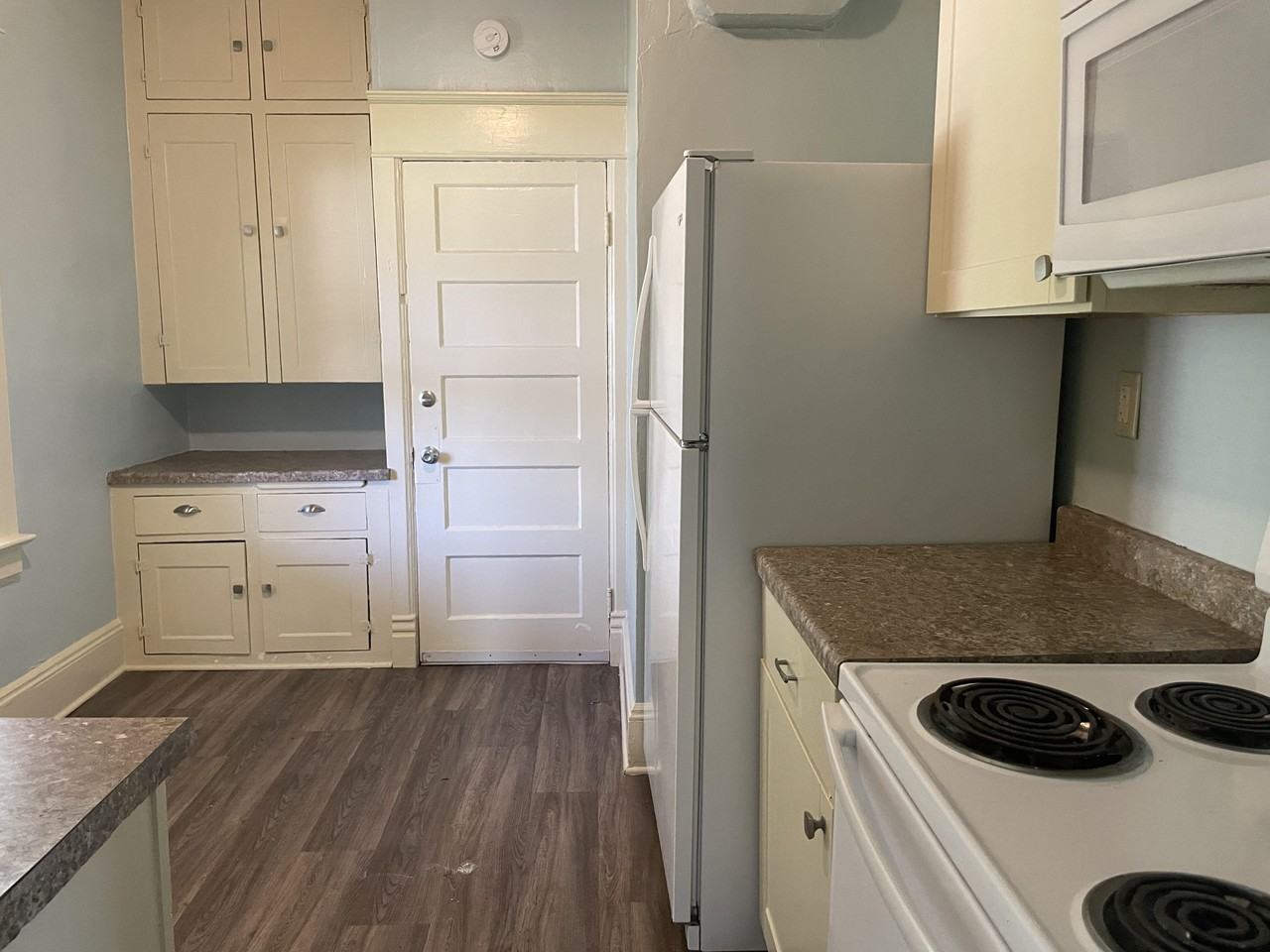 406 Naymut Street - Photo 6 of 7