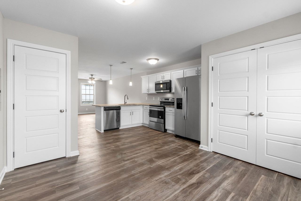 1387 Dover Rd #803 - Photo 4 of 12