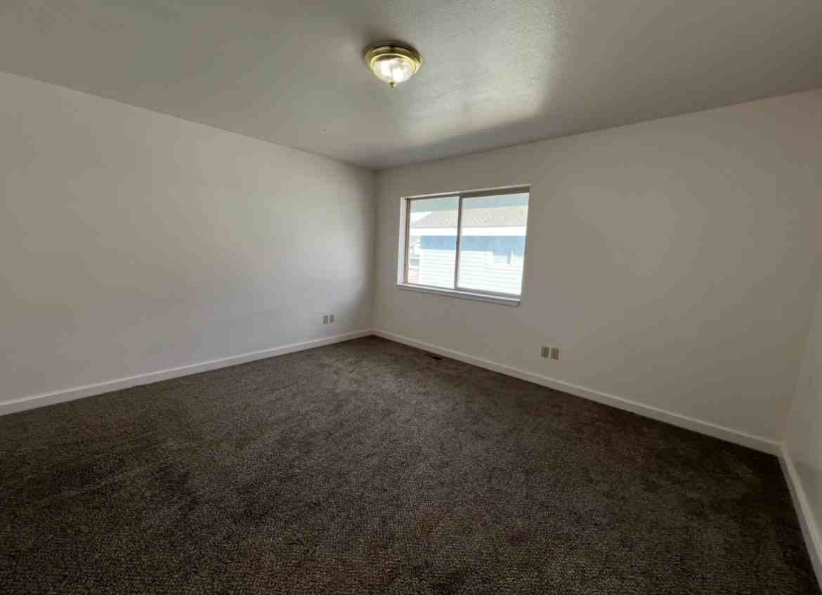 235 South Colter Loop #B - Photo 3 of 7