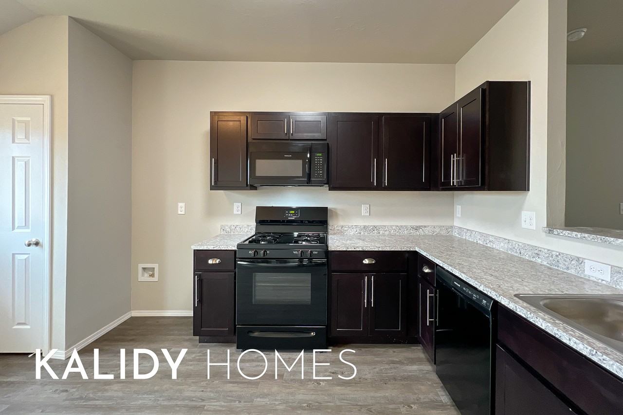 4301 Driftwood Dr #1 - Photo 5 of 26