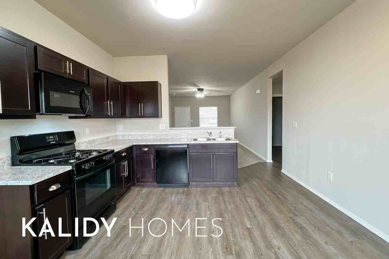 4301 Driftwood Dr #1 - Photo 6 of 26