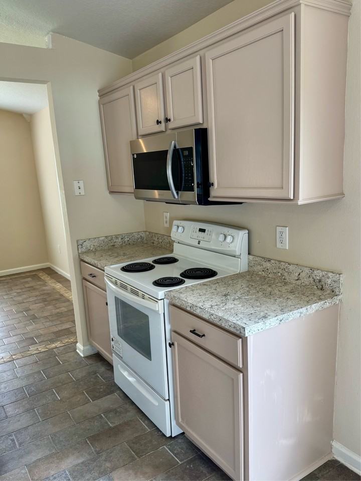 2711 Breakwater Ct #1 - Photo 3 of 34