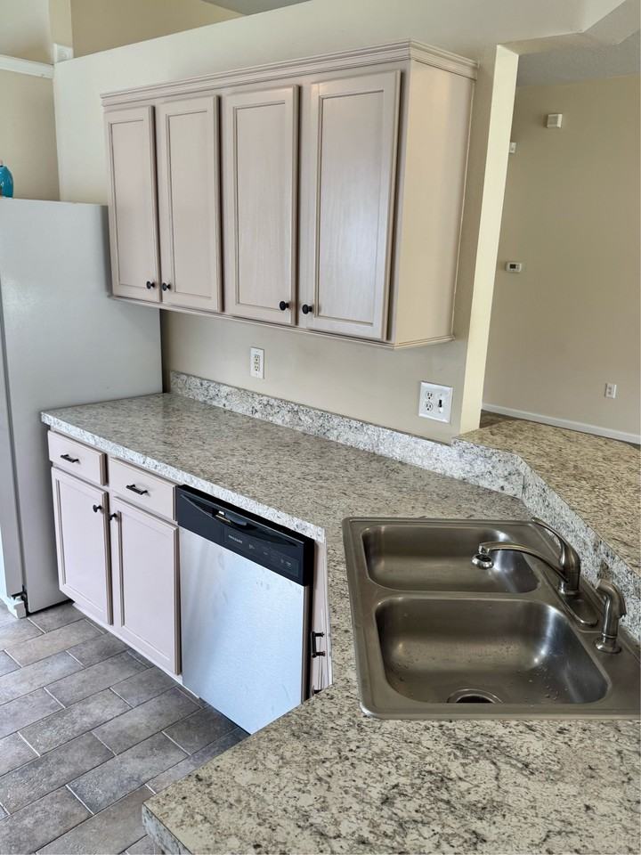 2711 Breakwater Ct #1 - Photo 4 of 34