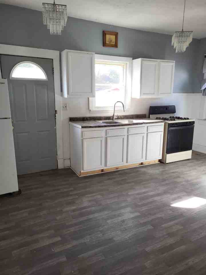 1938 Randolph St #1 - Photo 3 of 15