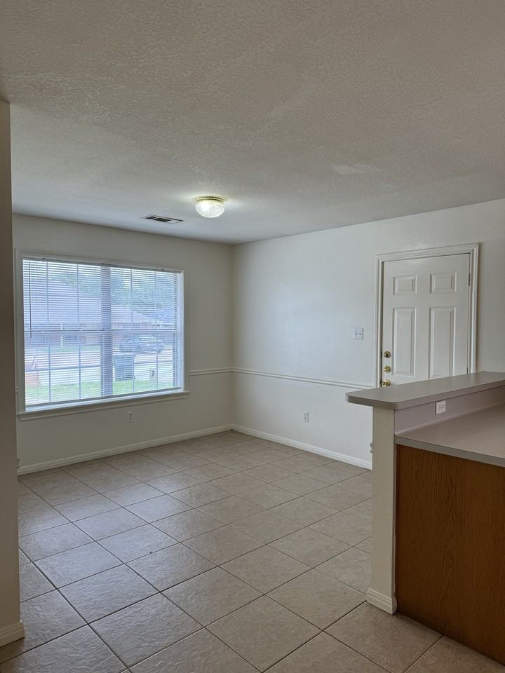 1621 Rock Hollow Loop #1 - Photo 6 of 50