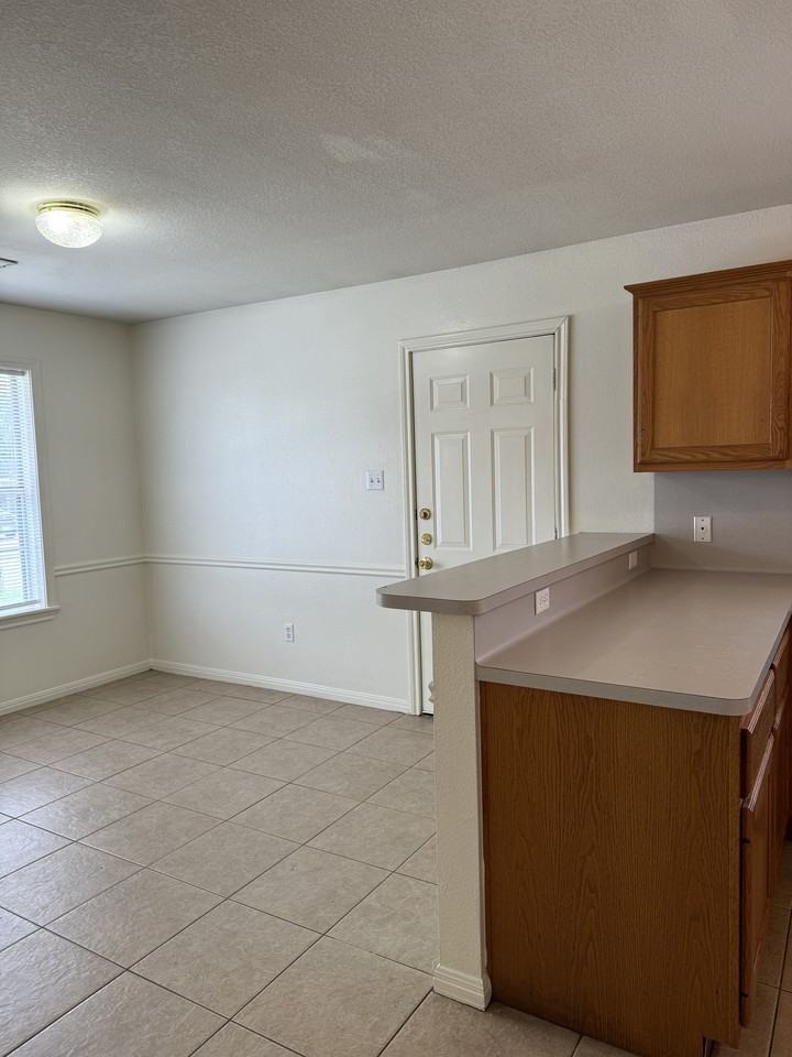 1621 Rock Hollow Loop #1 - Photo 7 of 50