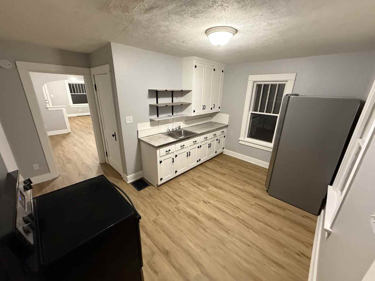 113 113/115 West Main Street #115 - Photo 4 of 11