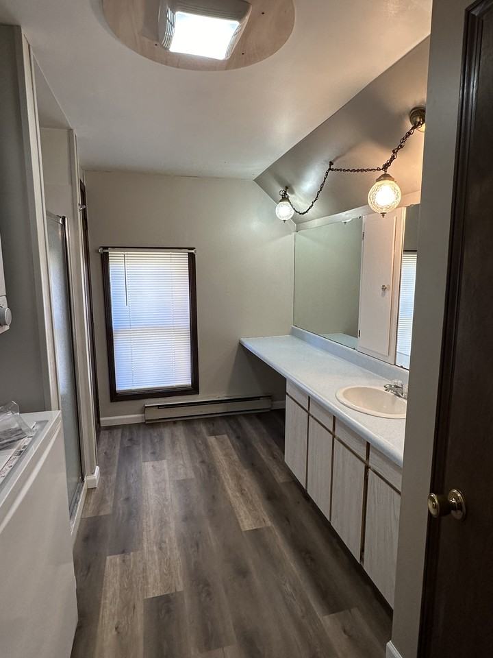 713 N Main St #2 - Photo 5 of 7