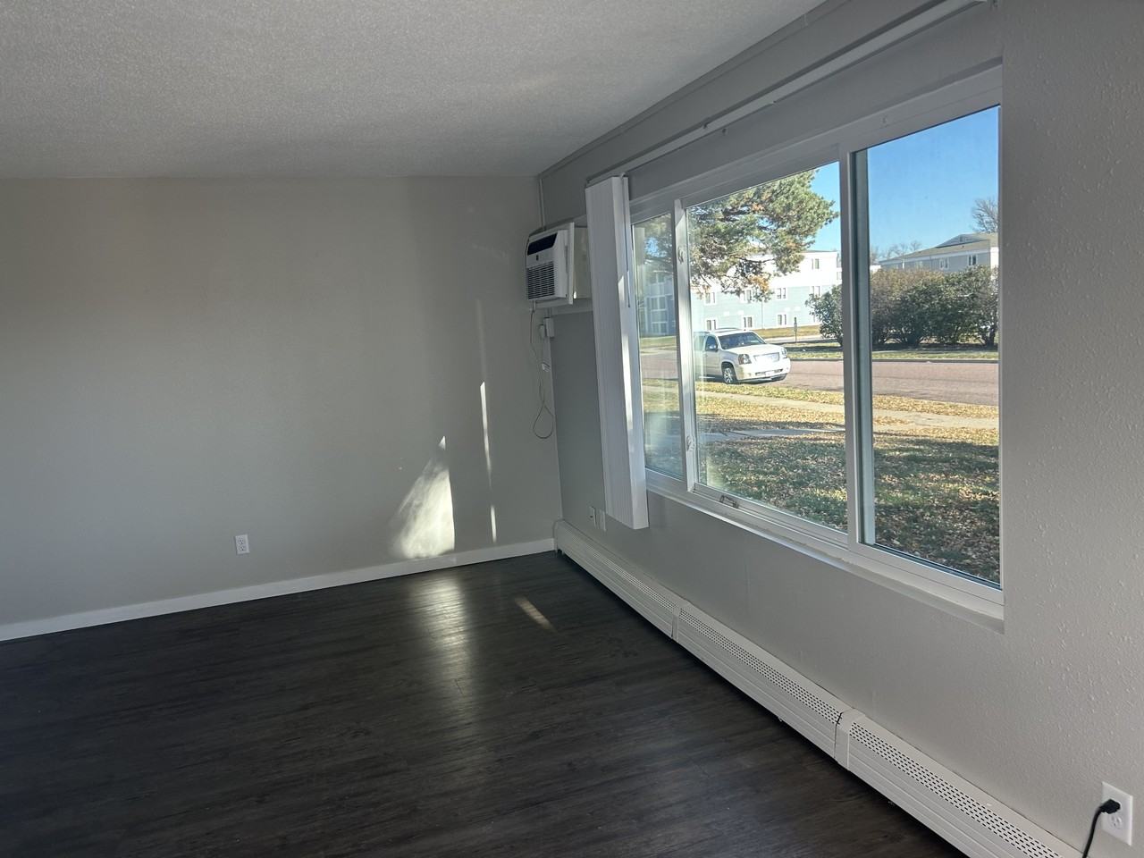 3609 South Larch Avenue #3609 - Photo 3 of 19