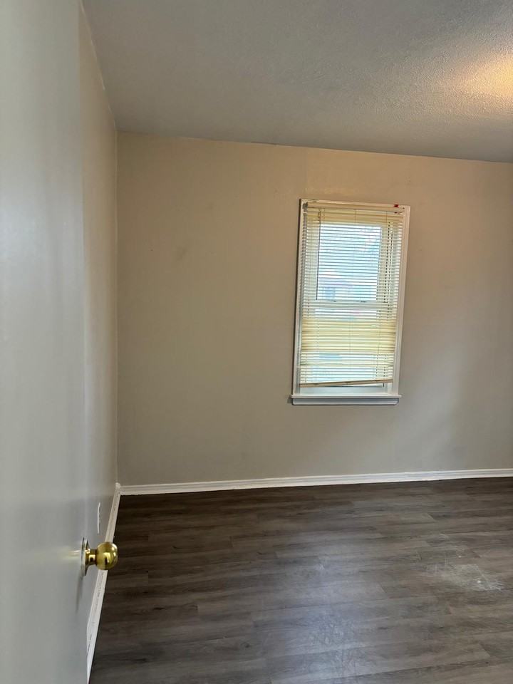 209 East Edgar Avenue #1 - Photo 3 of 10