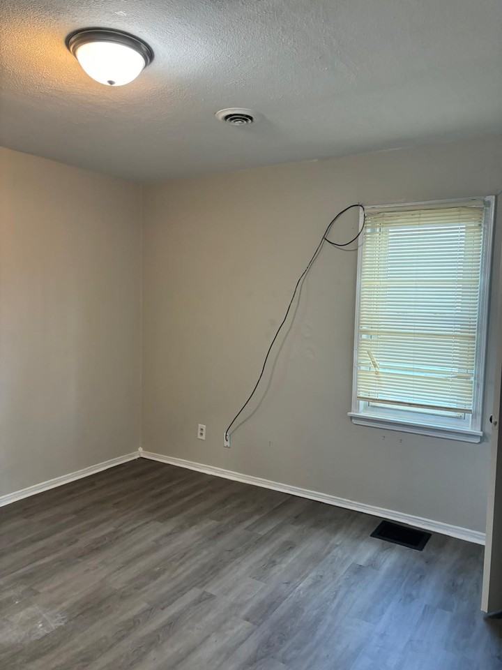 209 East Edgar Avenue #1 - Photo 4 of 10