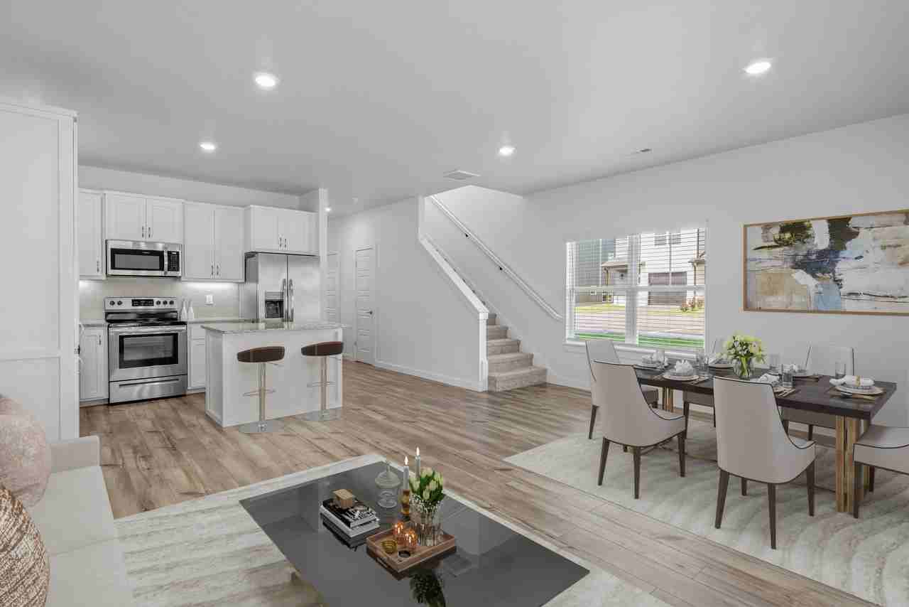 521 W Pickens Rd #B521 - Photo 2 of 23