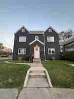 featured image of 542 N Scott St #1