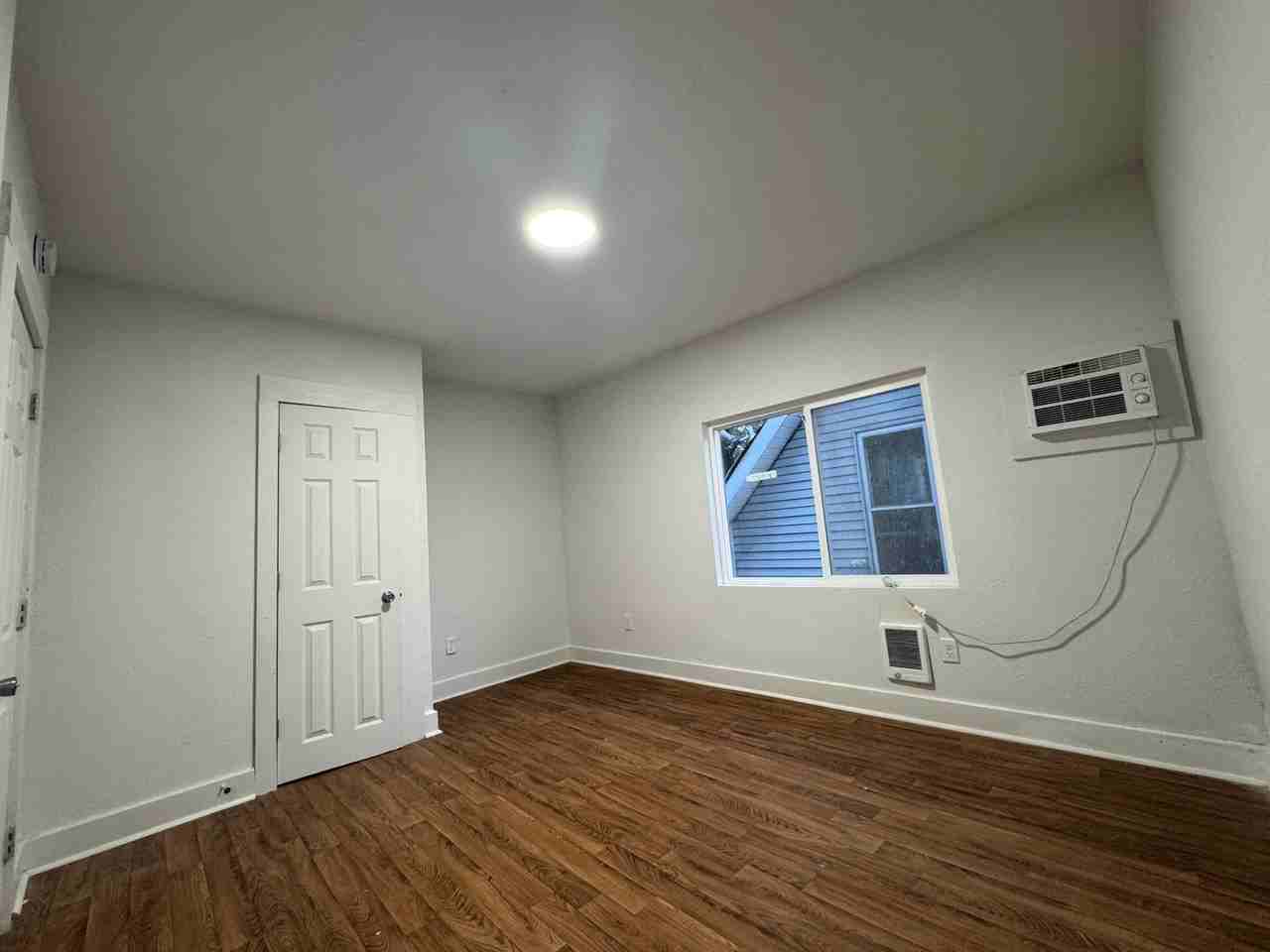 542 N Scott St #1 - Photo 5 of 13
