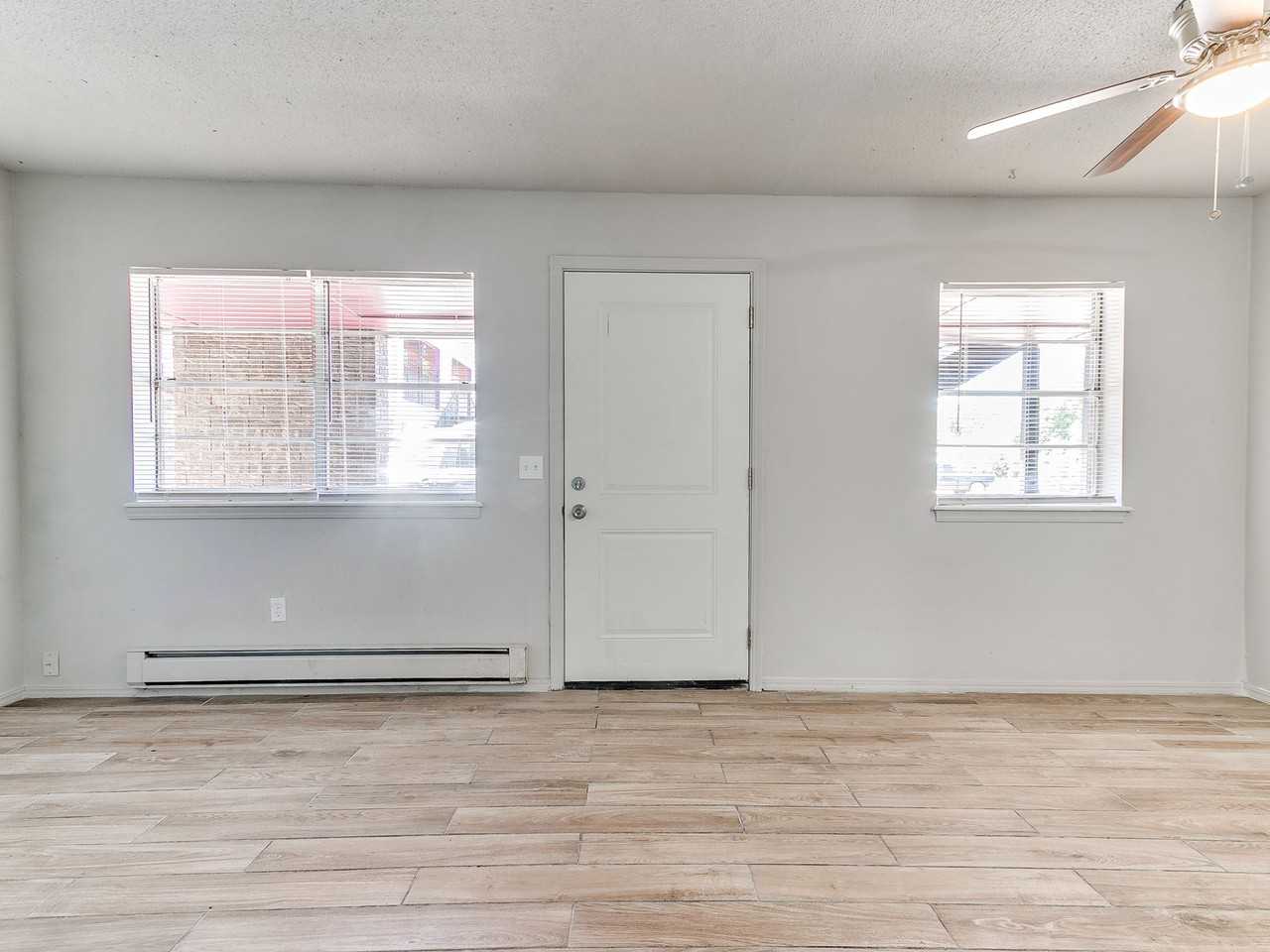 220 Southwest 34th Street #7 - Photo 3 of 13