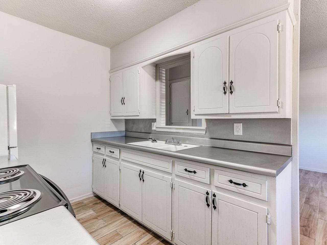 220 Southwest 34th Street #7 - Photo 7 of 13